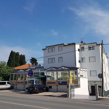 Guesthouse Varnica Kaštel Lukšić Eksteriør billede