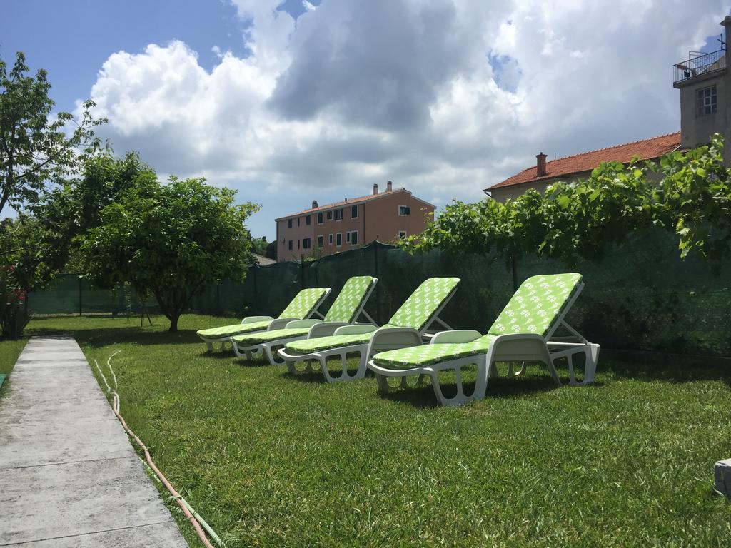 Guesthouse Varnica Kaštel Lukšić Eksteriør billede