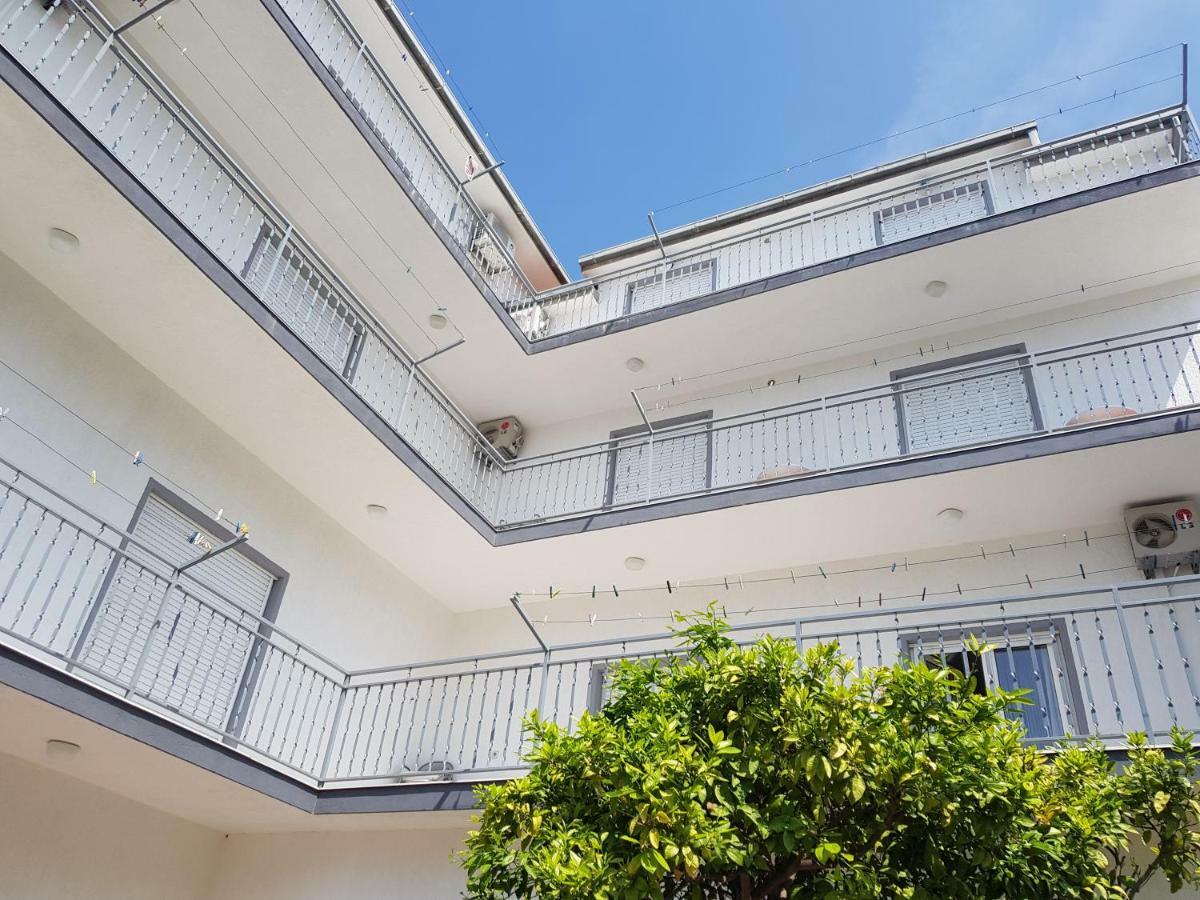 Guesthouse Varnica Kaštel Lukšić Eksteriør billede